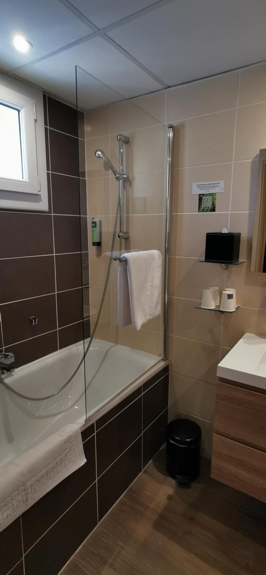 Hotel Le Valaurie Saint-Nazaire  Екстериор снимка