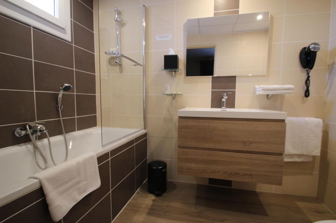 Hotel Le Valaurie Saint-Nazaire  Екстериор снимка