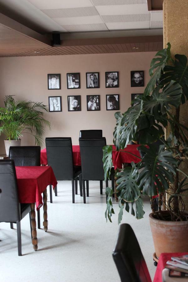 Hotel Le Valaurie Saint-Nazaire  Екстериор снимка